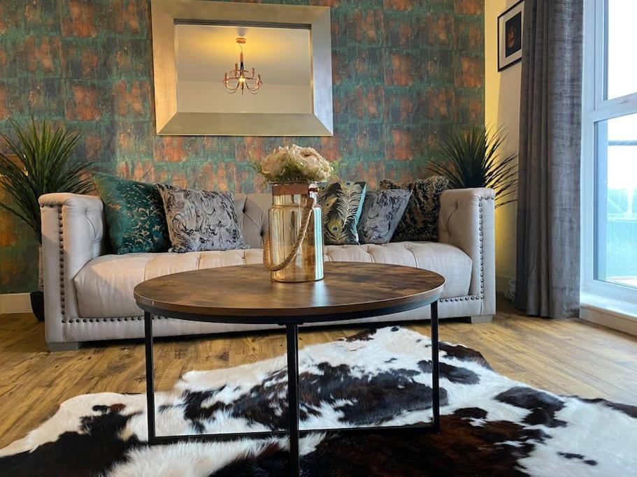 Luxury Riverfront Apartment Newport  Eksteriør billede