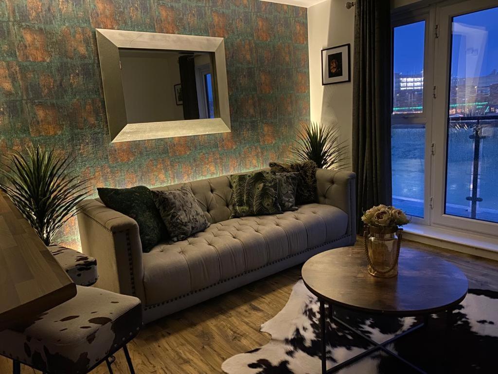 Luxury Riverfront Apartment Newport  Eksteriør billede