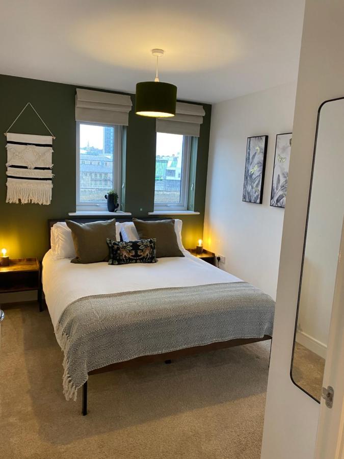 Luxury Riverfront Apartment Newport  Eksteriør billede