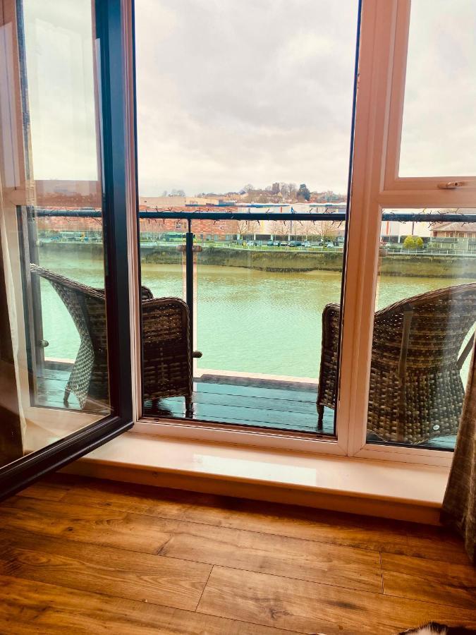 Luxury Riverfront Apartment Newport  Eksteriør billede